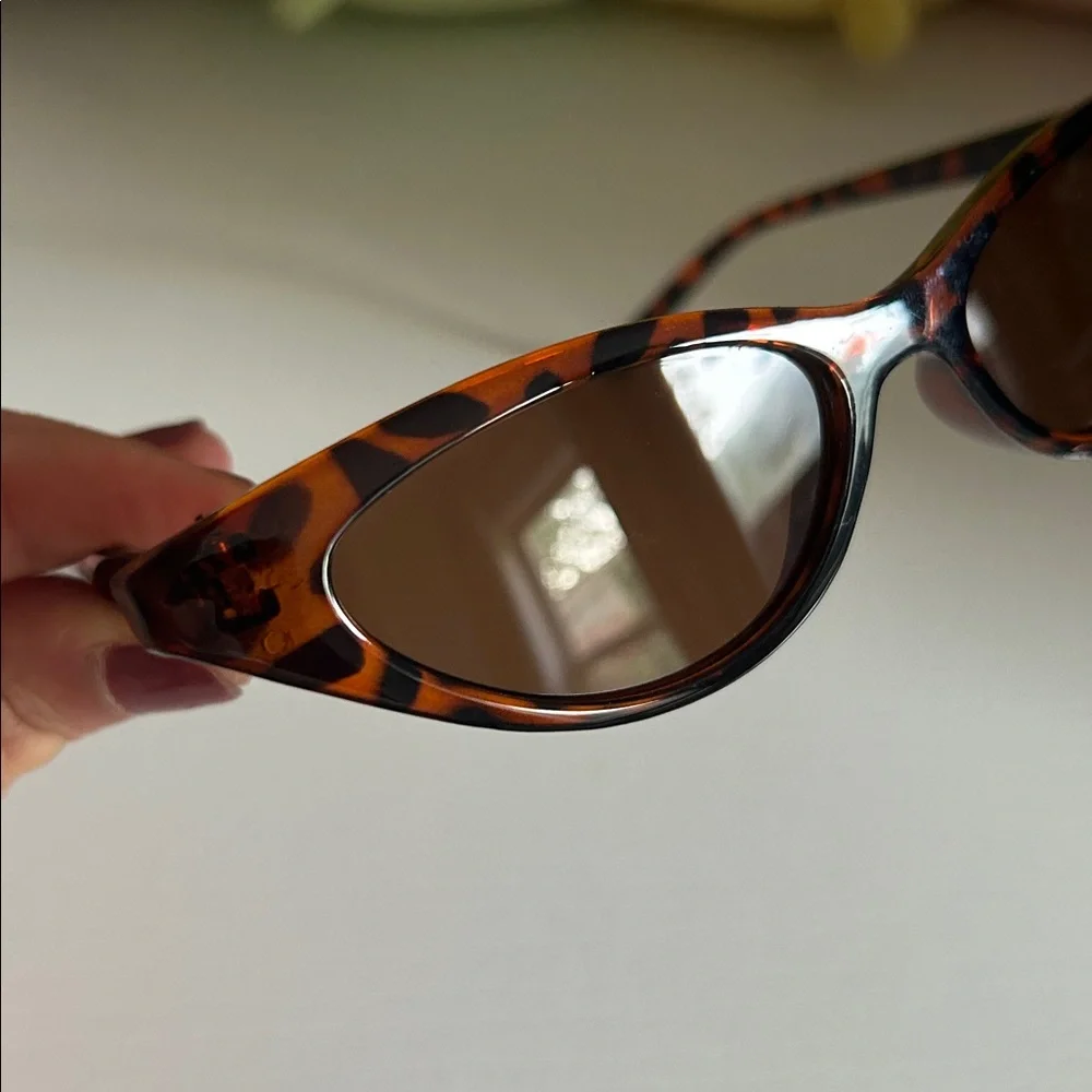Tortoiseshell Cat Eye Sunglasses - Brown Lenses